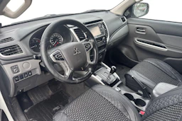 valkoinen Mitsubishi L200 2017 kuva 3.