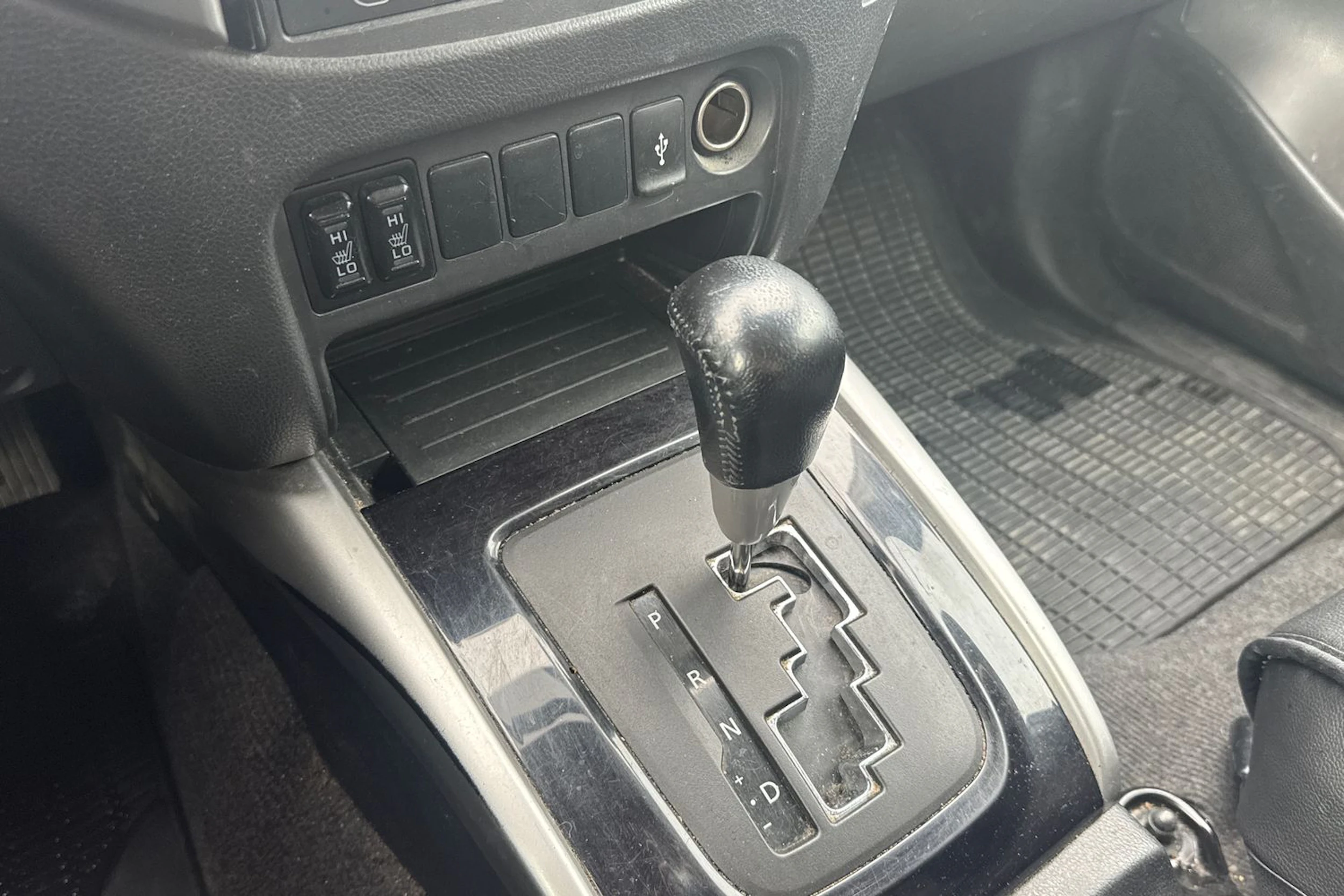 valkoinen Mitsubishi L200 2017 kuva 11.