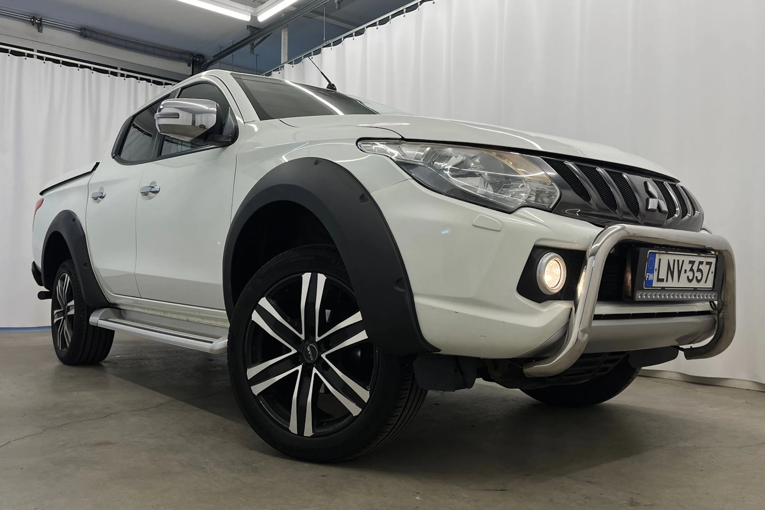 valkoinen Mitsubishi L200 2017 kuva 28.
