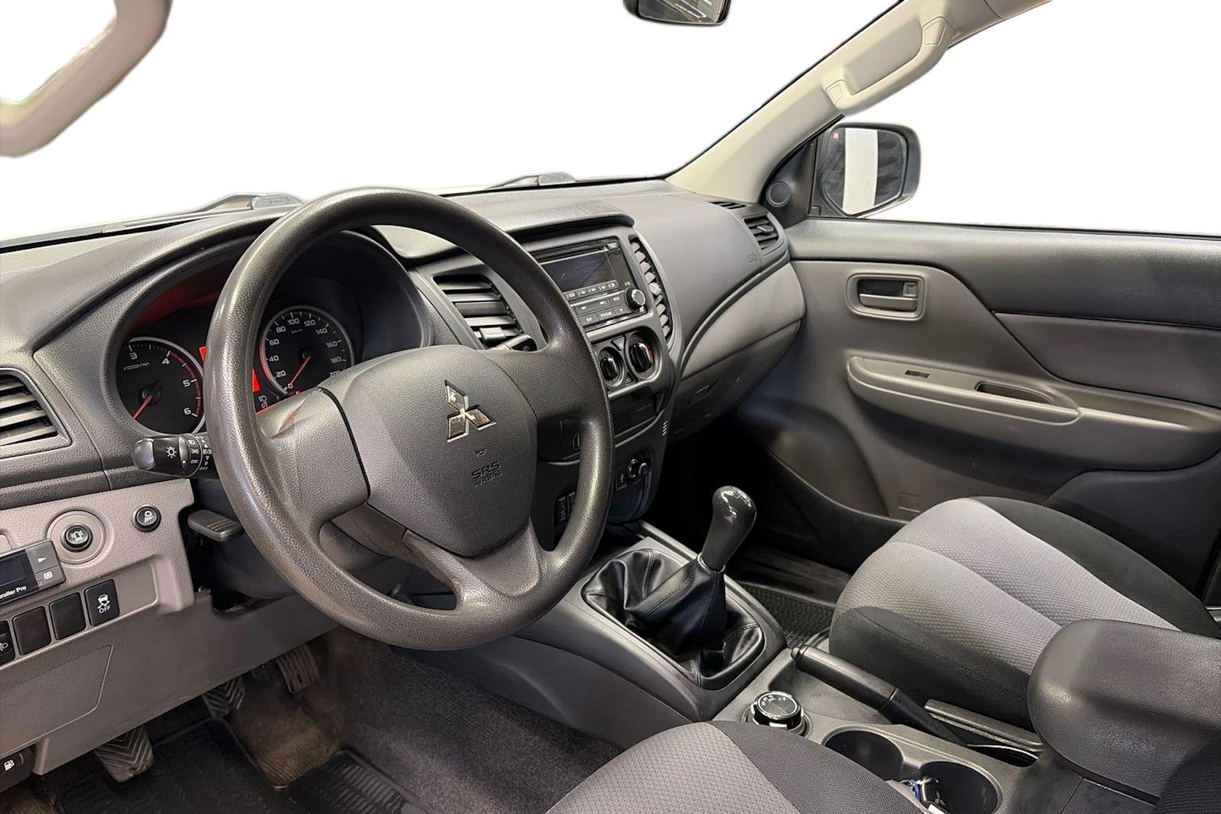 valkoinen Mitsubishi L200 2016 kuva 8.