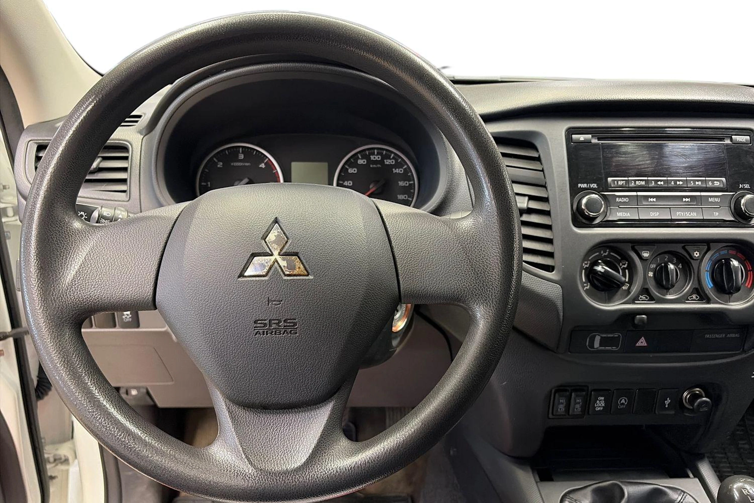valkoinen Mitsubishi L200 2016 kuva 9.