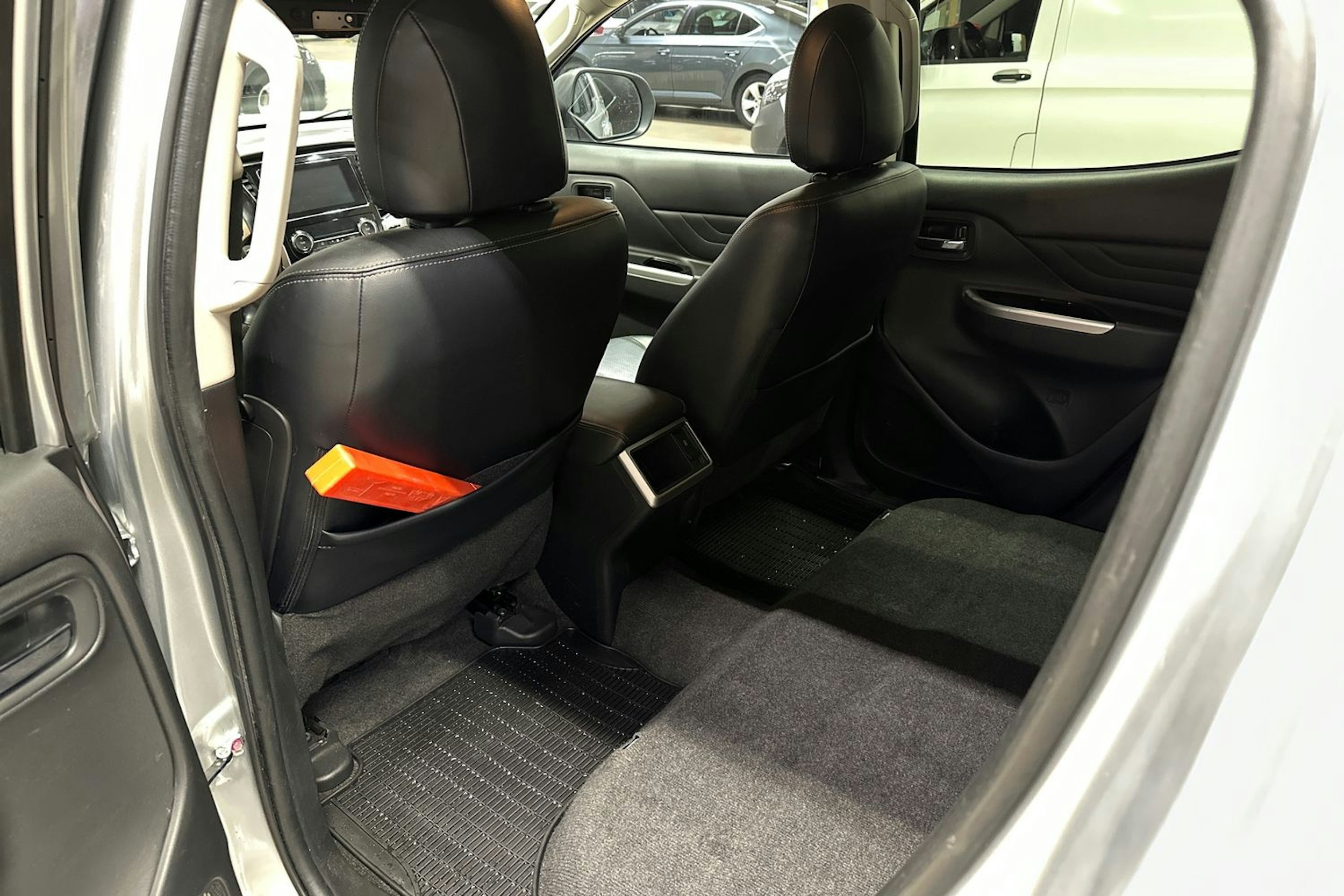 hopea Mitsubishi L200 2019 kuva 25.