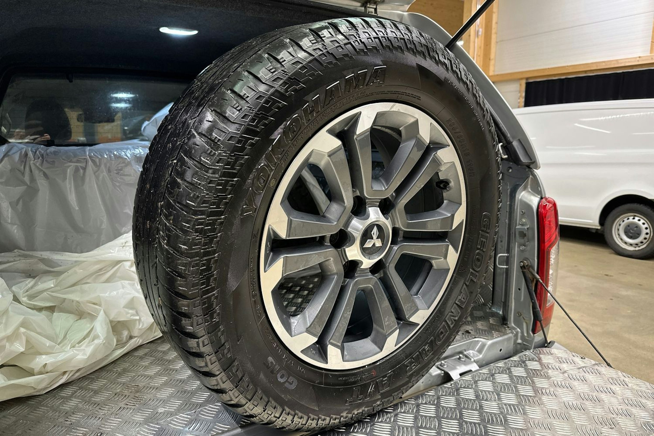 hopea Mitsubishi L200 2019 kuva 27.