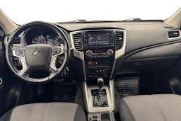 oranssi Mitsubishi L200 2020 kuva 7.