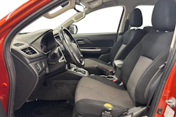 oranssi Mitsubishi L200 2020 kuva 8.