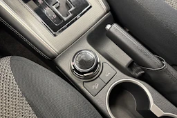 oranssi Mitsubishi L200 2020 kuva 16.