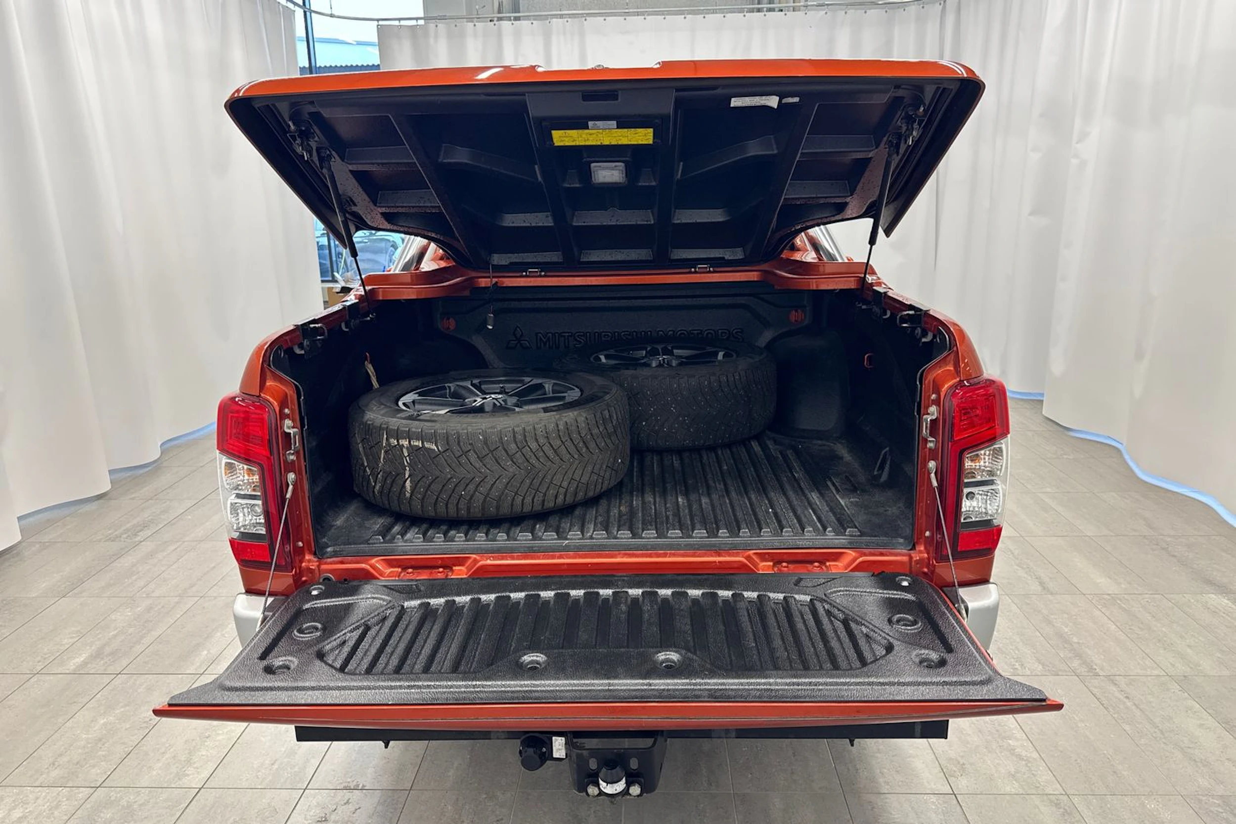oranssi Mitsubishi L200 2020 kuva 20.