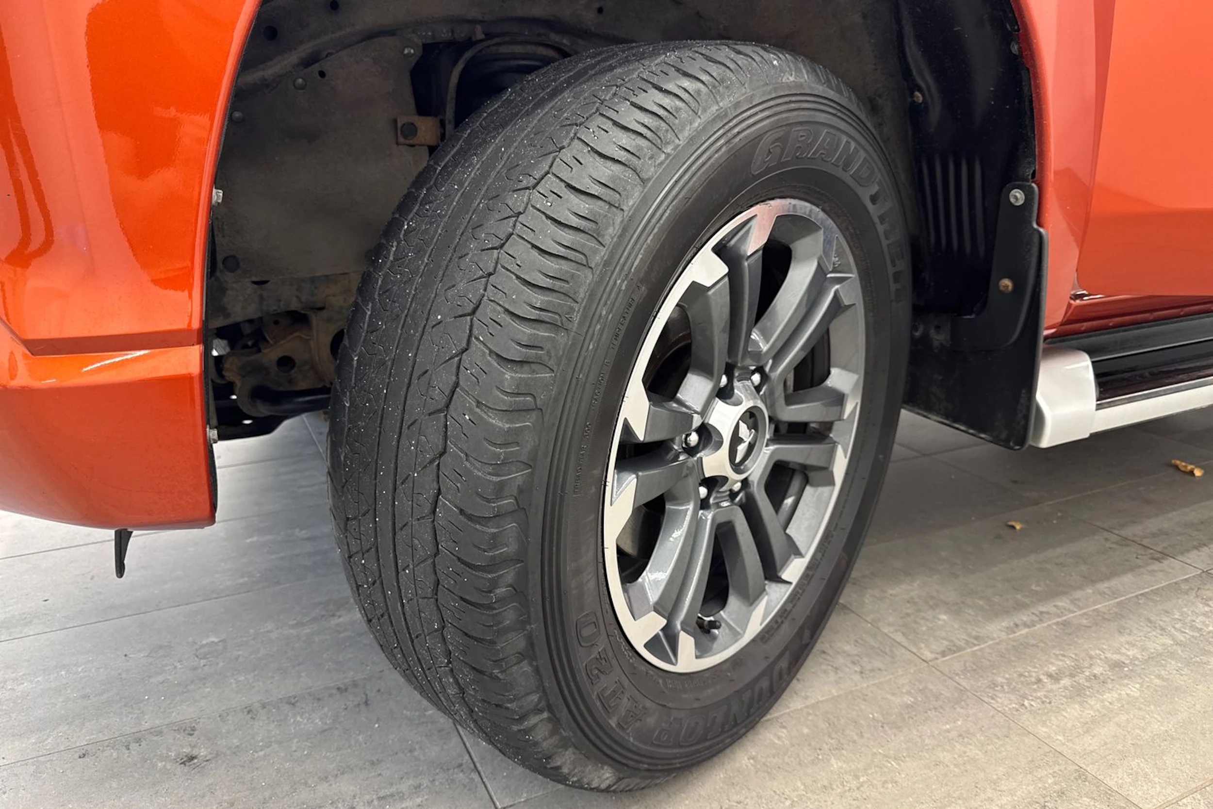 oranssi Mitsubishi L200 2020 kuva 21.