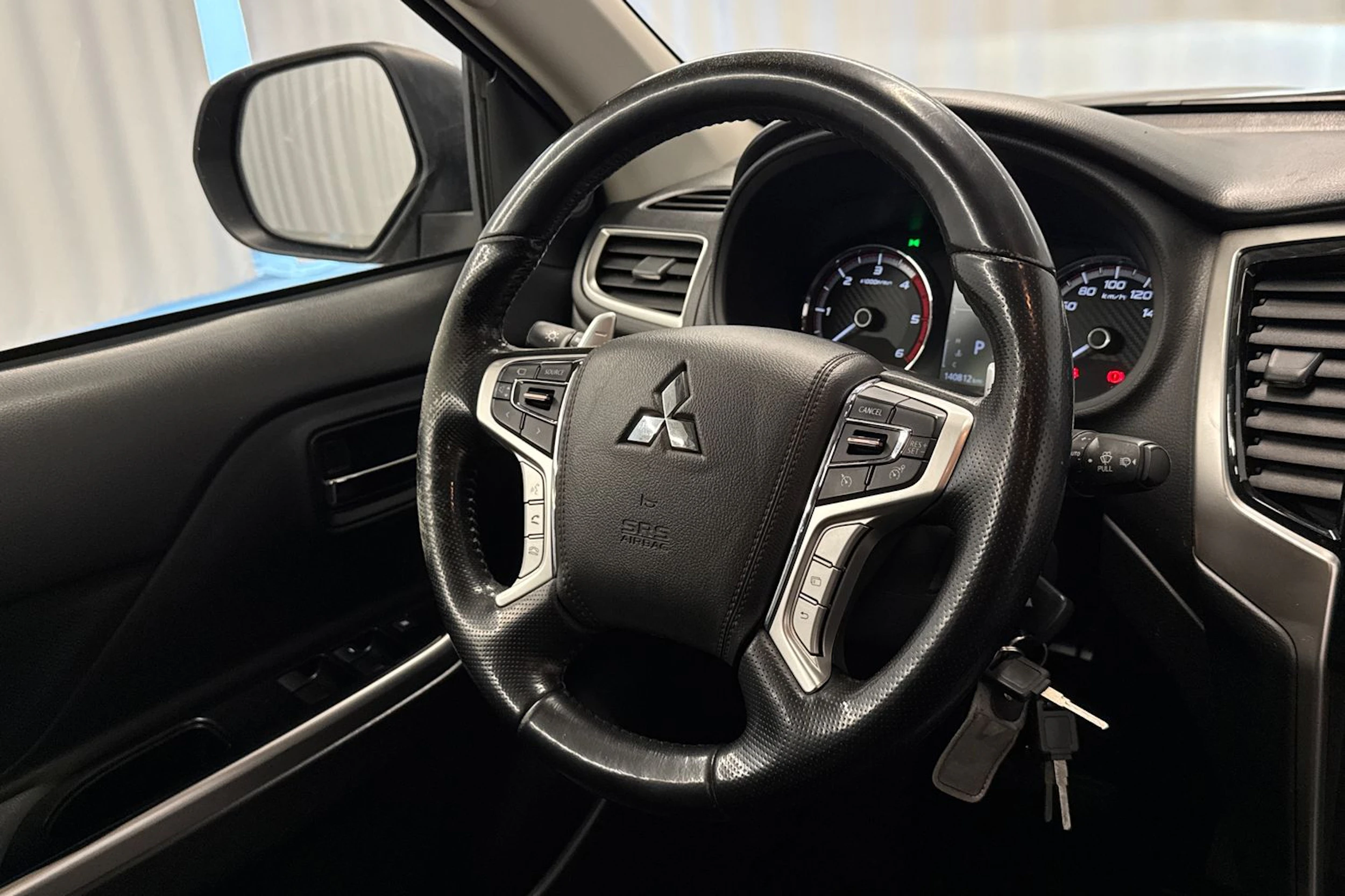 ruskea (beige) Mitsubishi L200 2020 kuva 10.