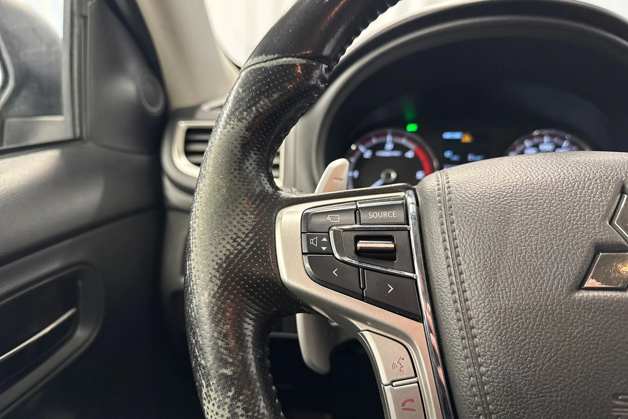 ruskea (beige) Mitsubishi L200 2020 kuva 11.