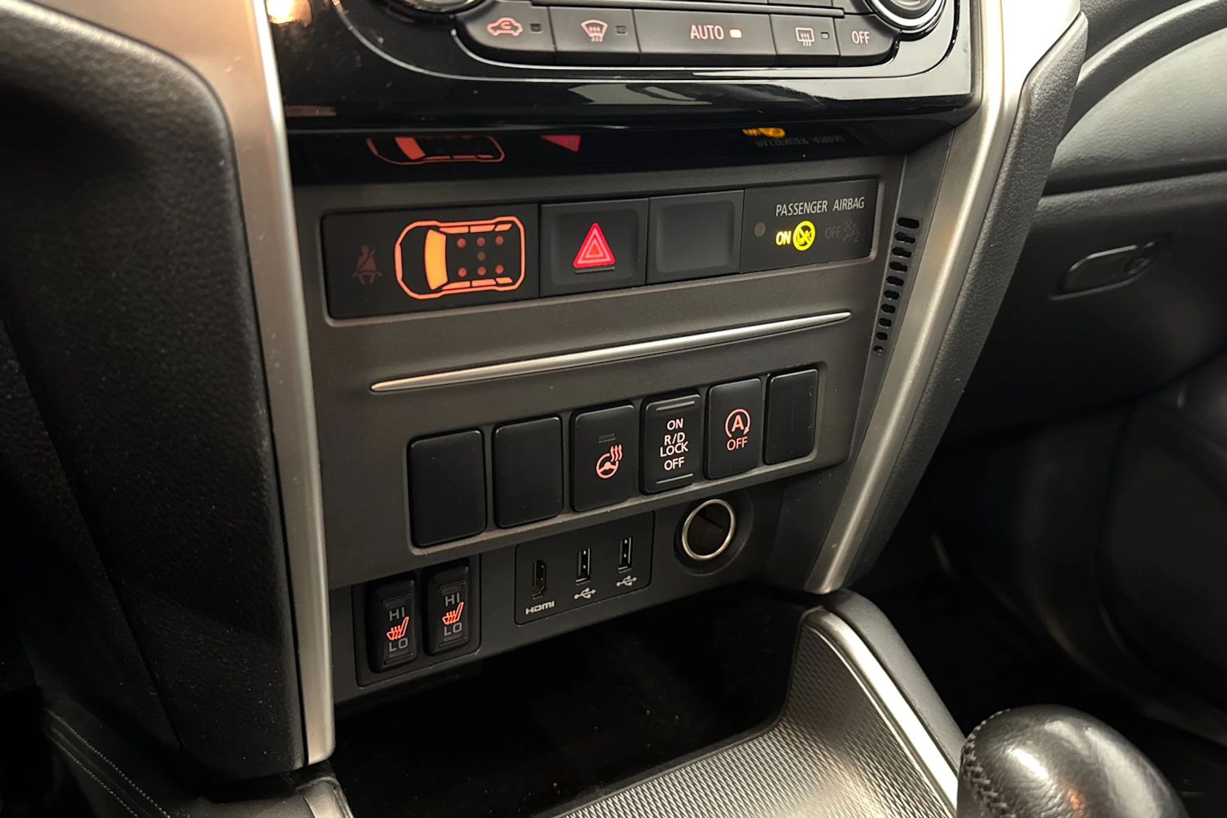 ruskea (beige) Mitsubishi L200 2020 kuva 15.