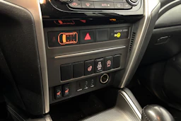 ruskea (beige) Mitsubishi L200 2020 kuva 15.