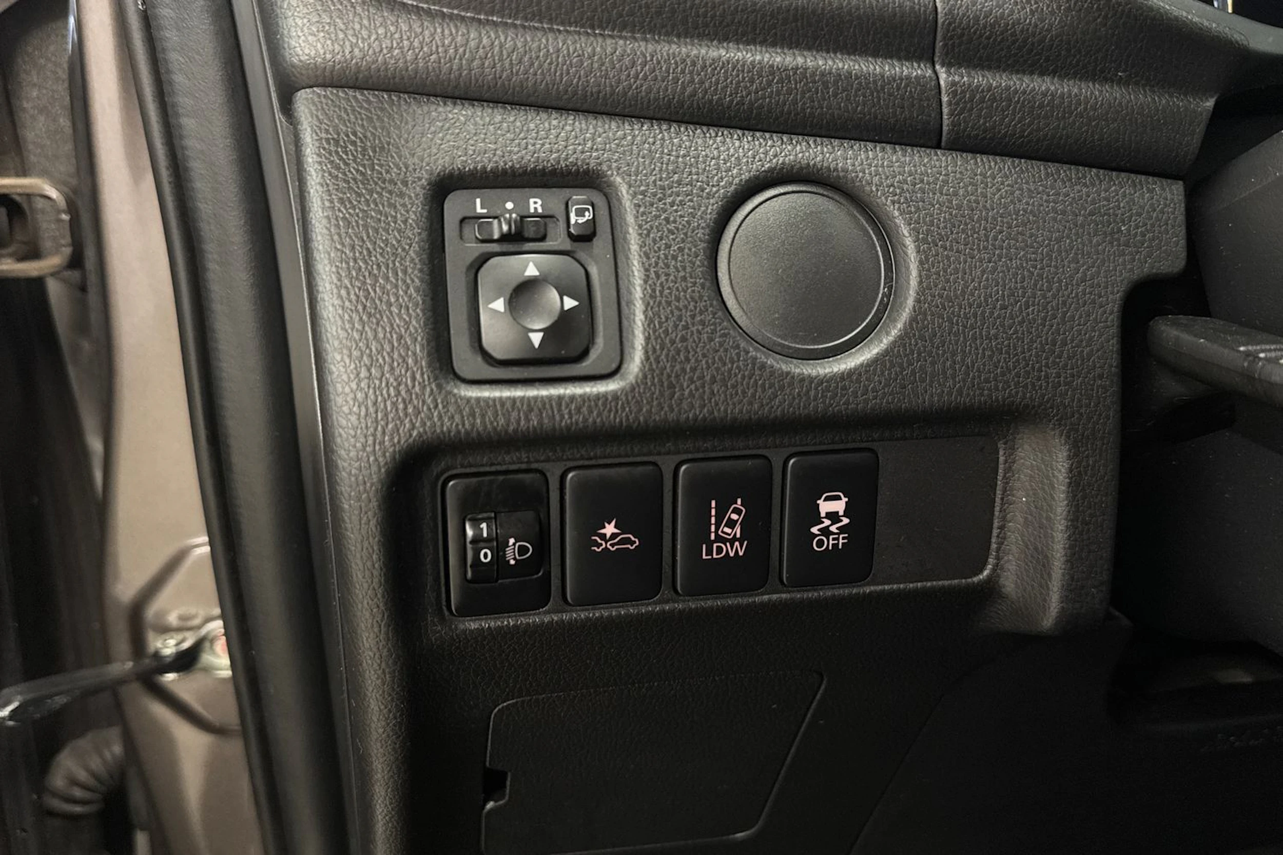 ruskea (beige) Mitsubishi L200 2020 kuva 17.