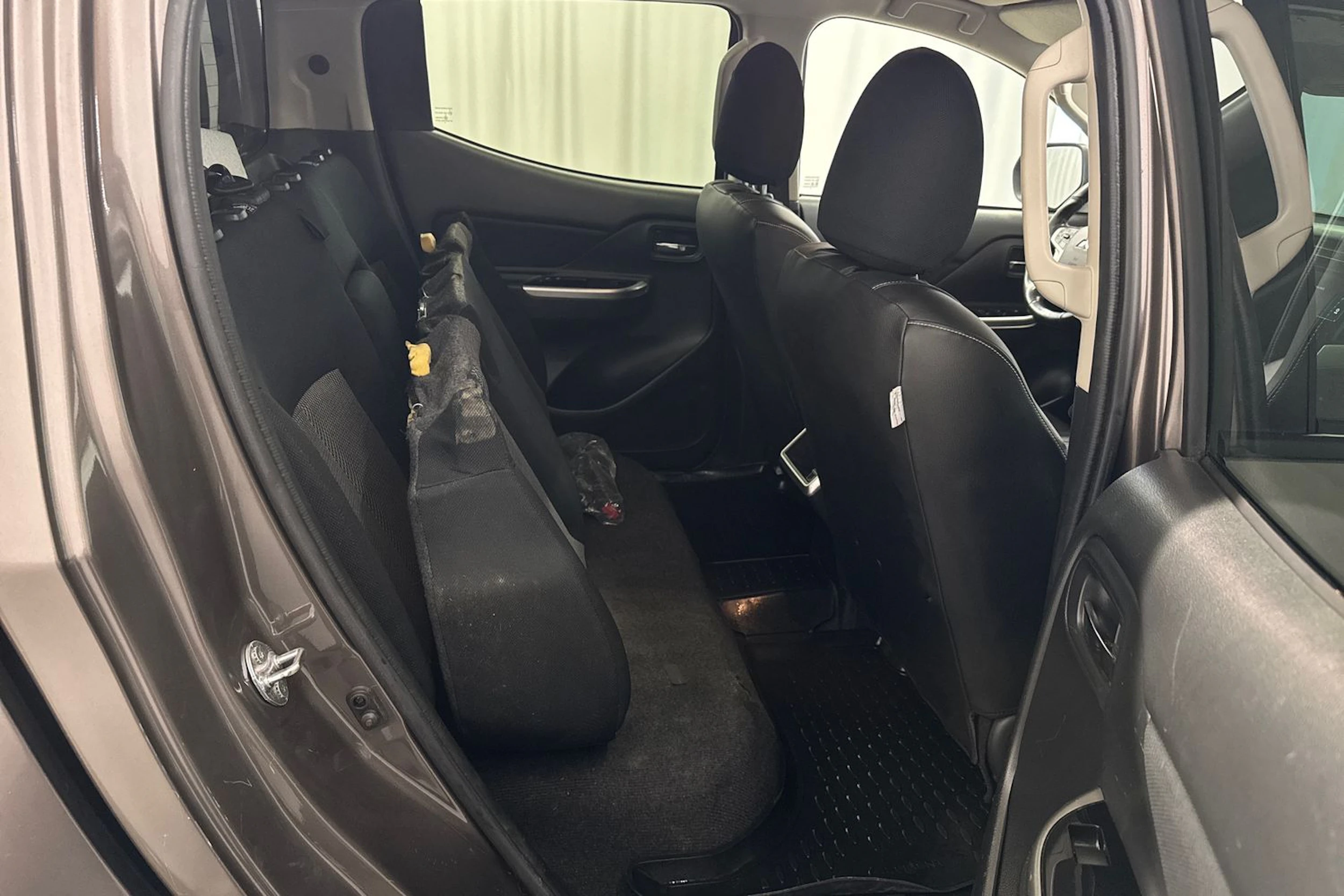 ruskea (beige) Mitsubishi L200 2020 kuva 18.