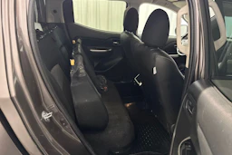 ruskea (beige) Mitsubishi L200 2020 kuva 18.