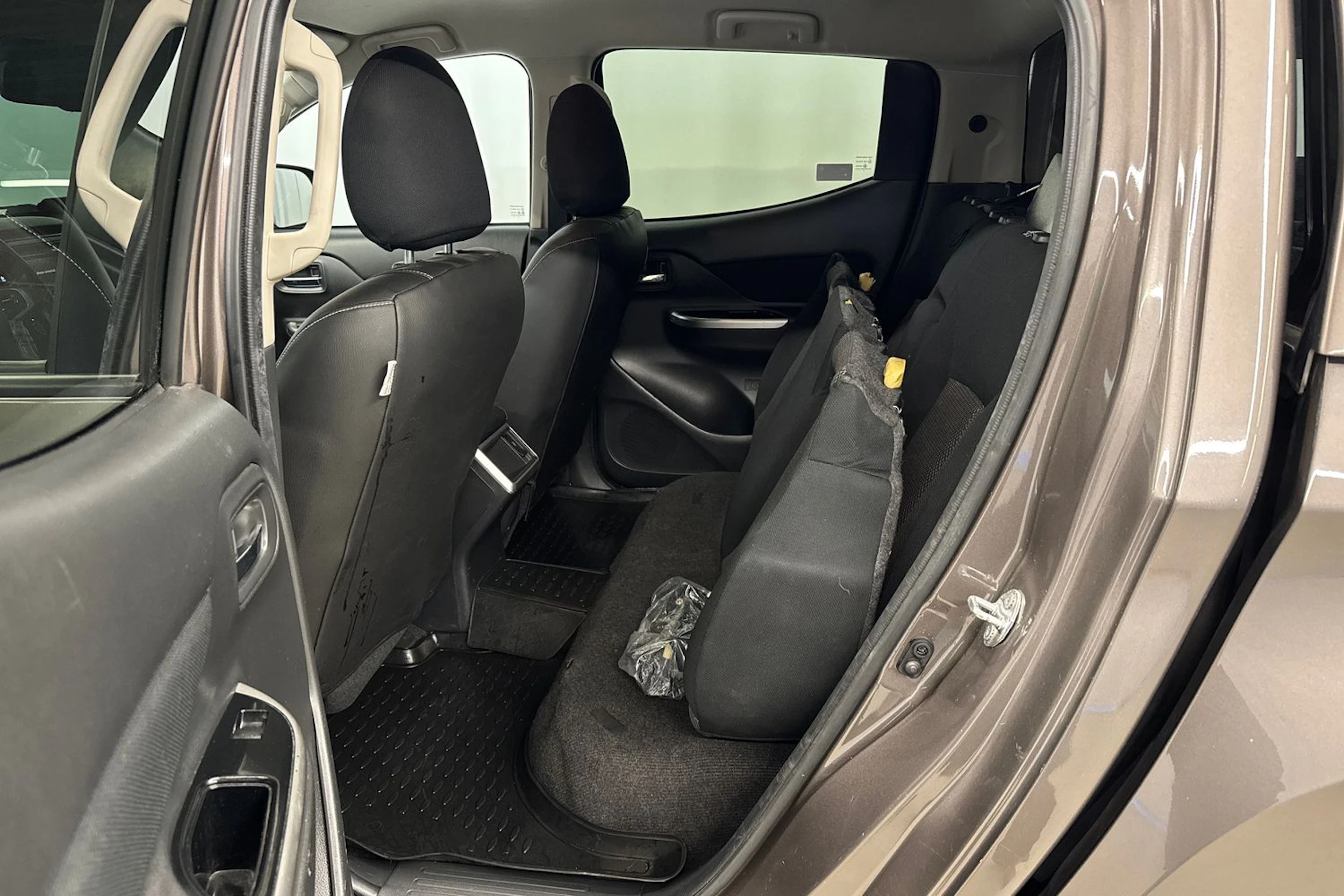 ruskea (beige) Mitsubishi L200 2020 kuva 20.