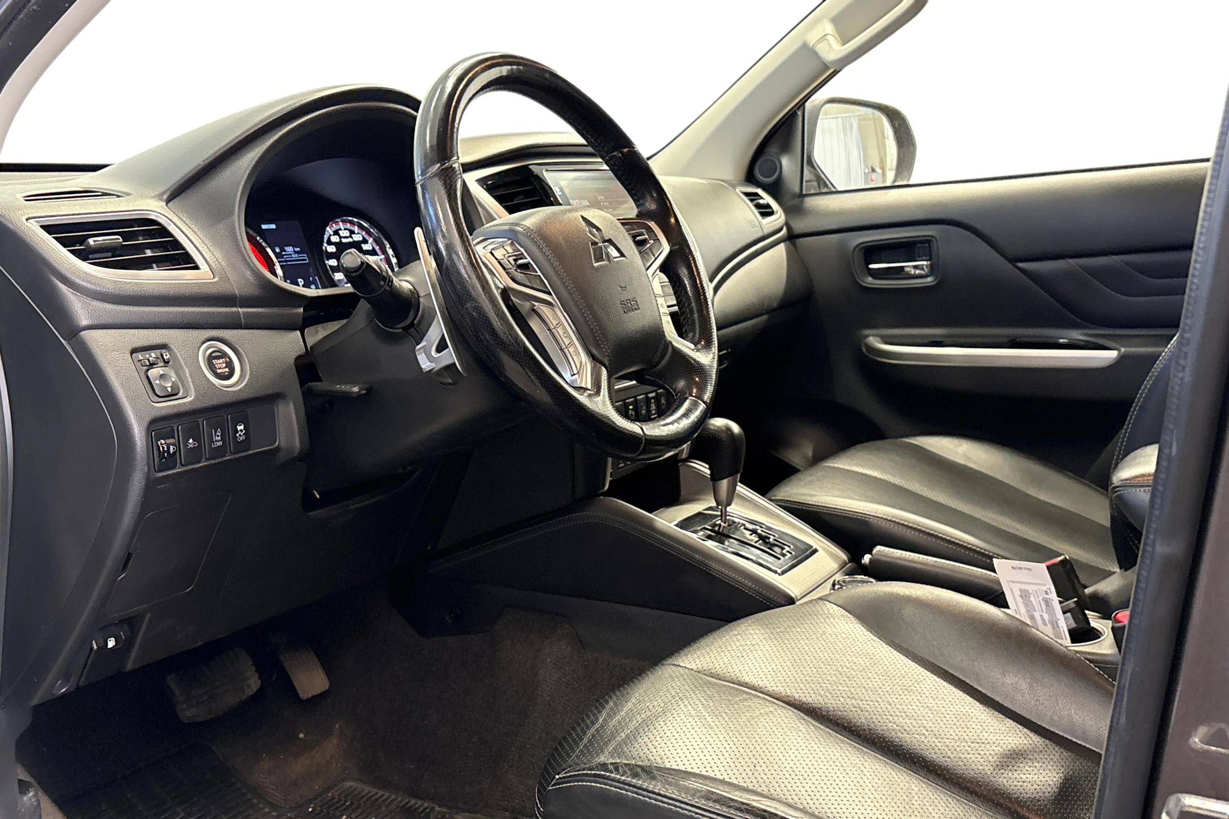 ruskea (beige) Mitsubishi L200 2021 kuva 3.