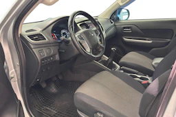 harmaa Mitsubishi L200 2021 kuva 8.