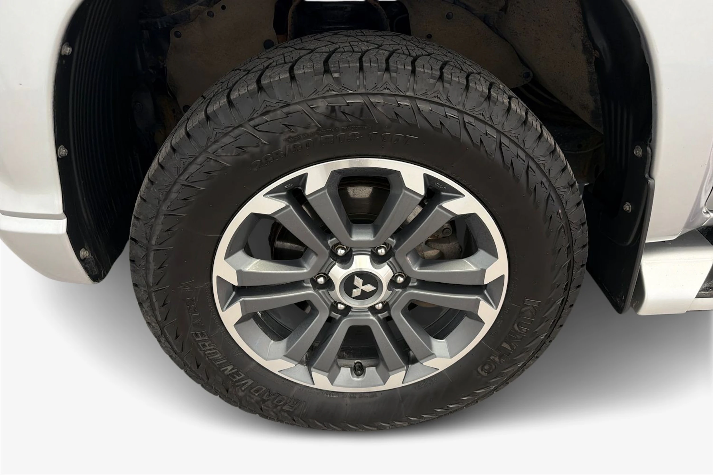 harmaa Mitsubishi L200 2021 kuva 12.