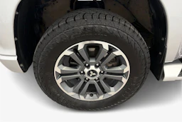 harmaa Mitsubishi L200 2021 kuva 12.
