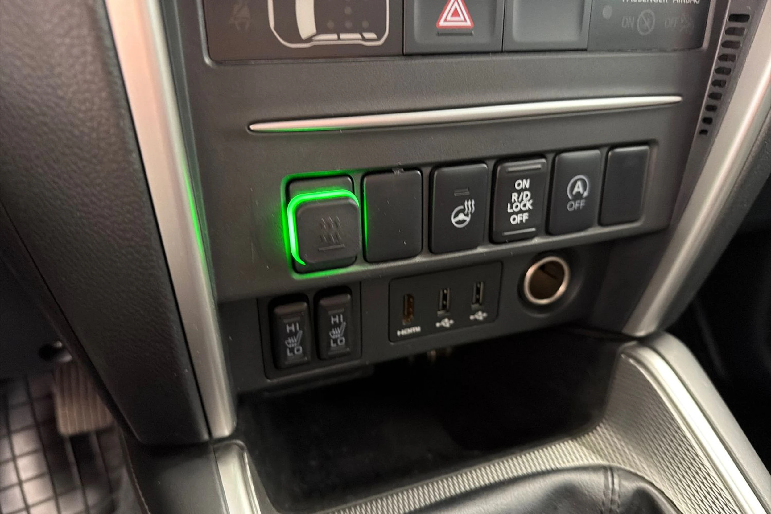 harmaa Mitsubishi L200 2021 kuva 20.