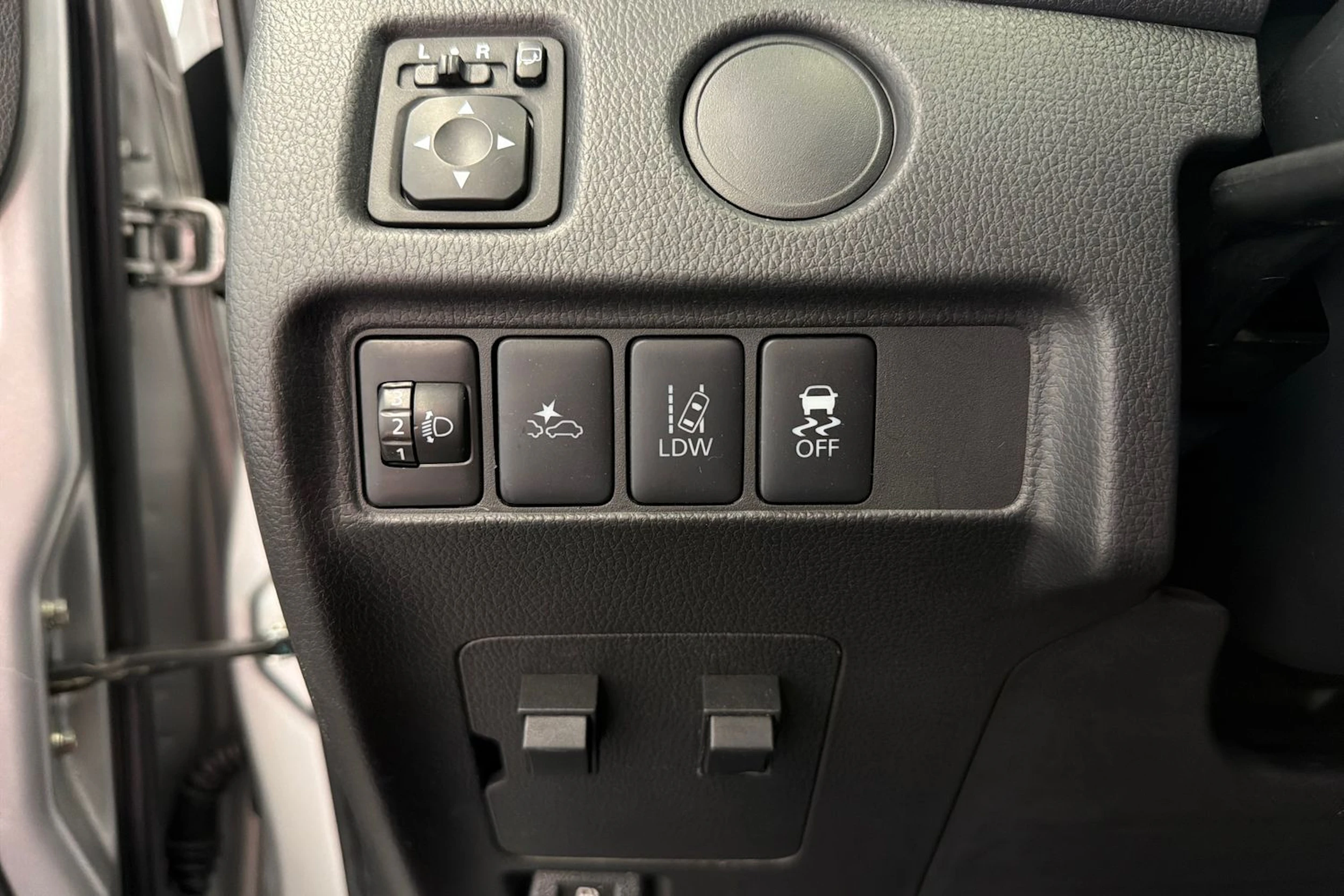 harmaa Mitsubishi L200 2021 kuva 22.