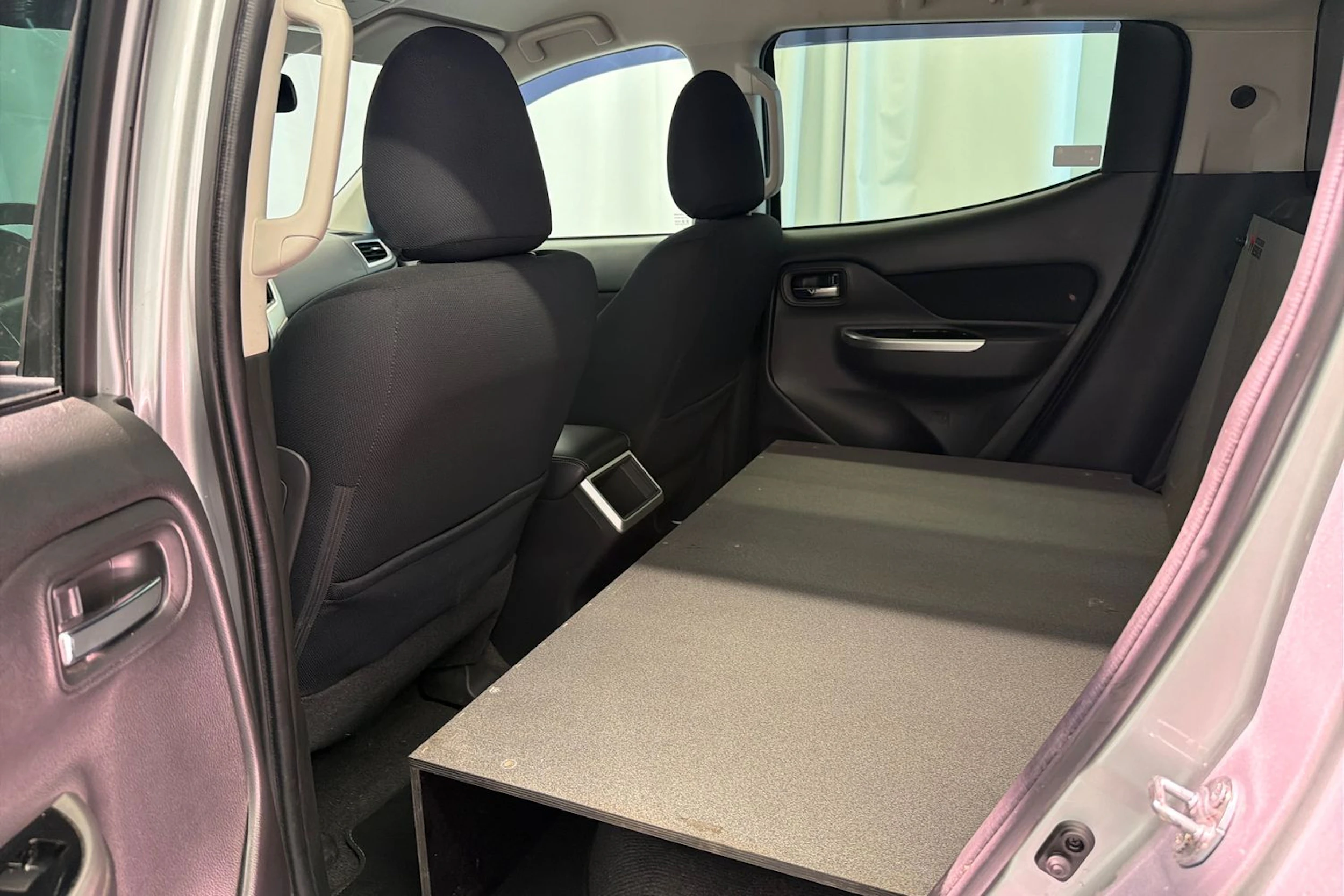harmaa Mitsubishi L200 2021 kuva 24.