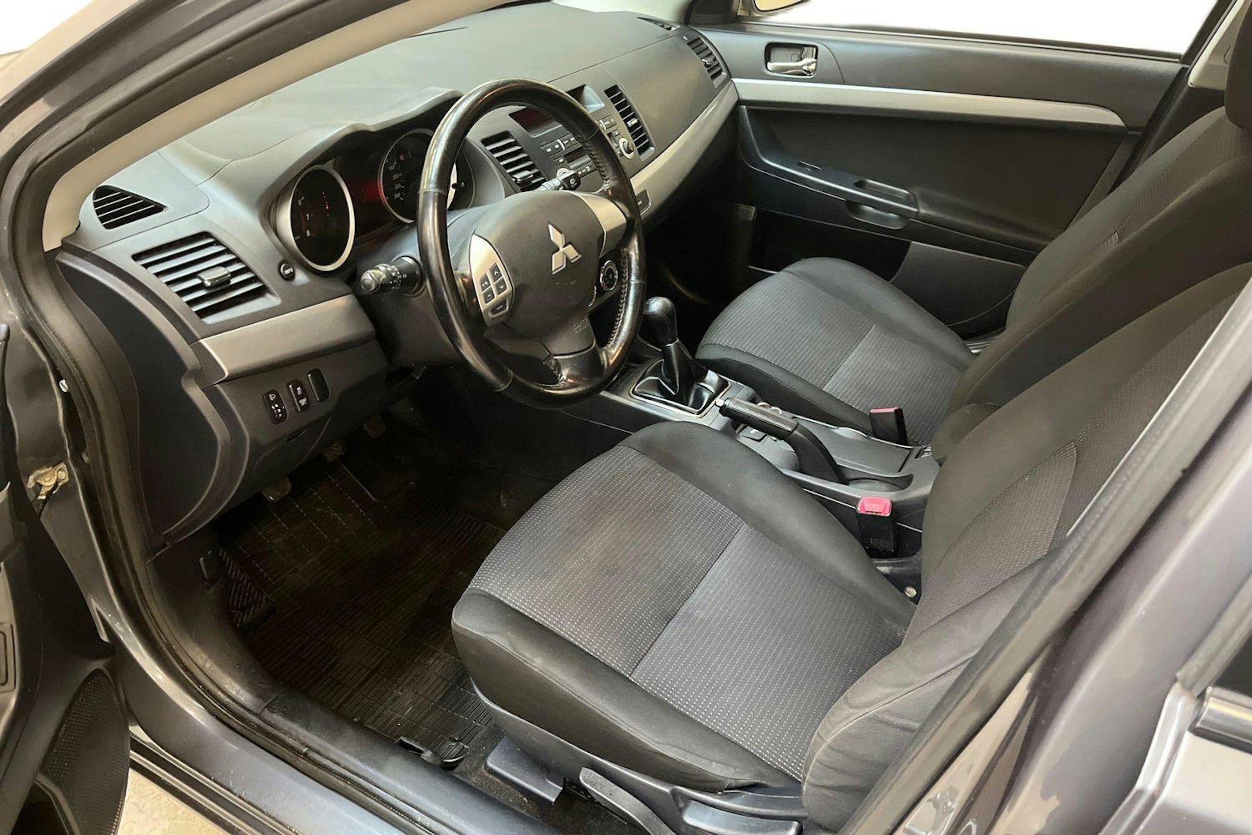 harmaa Mitsubishi Lancer 2011 kuva 6.