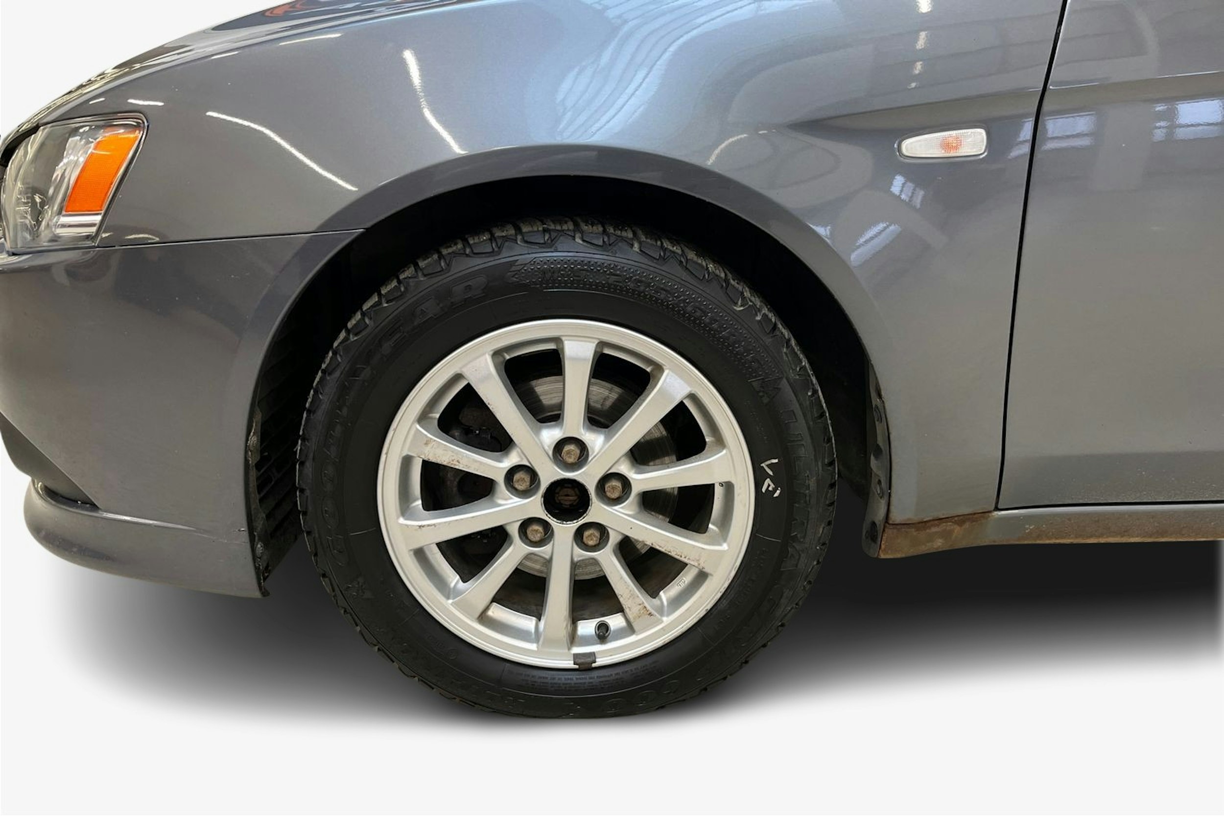 harmaa Mitsubishi Lancer 2011 kuva 9.