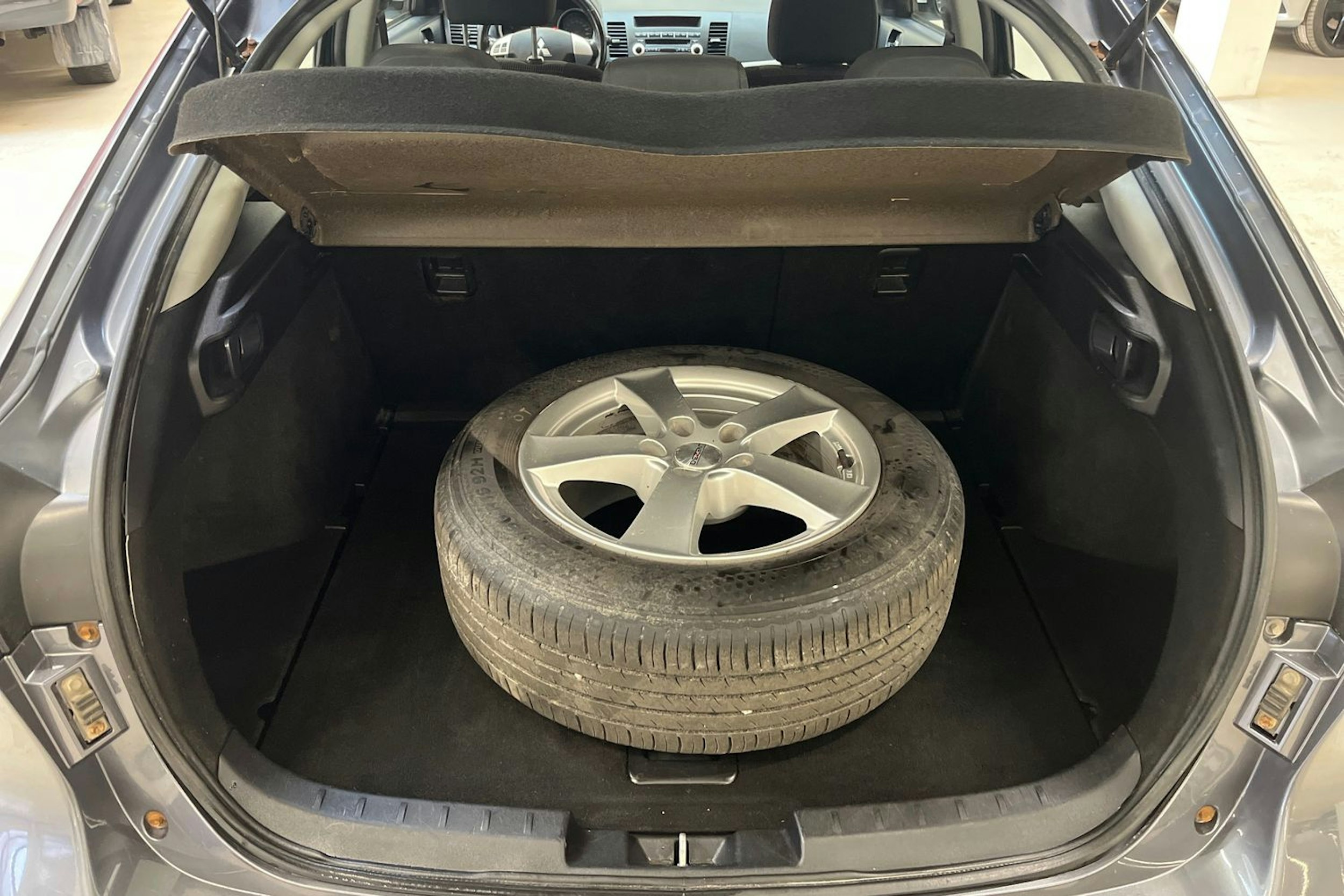 harmaa Mitsubishi Lancer 2011 kuva 10.