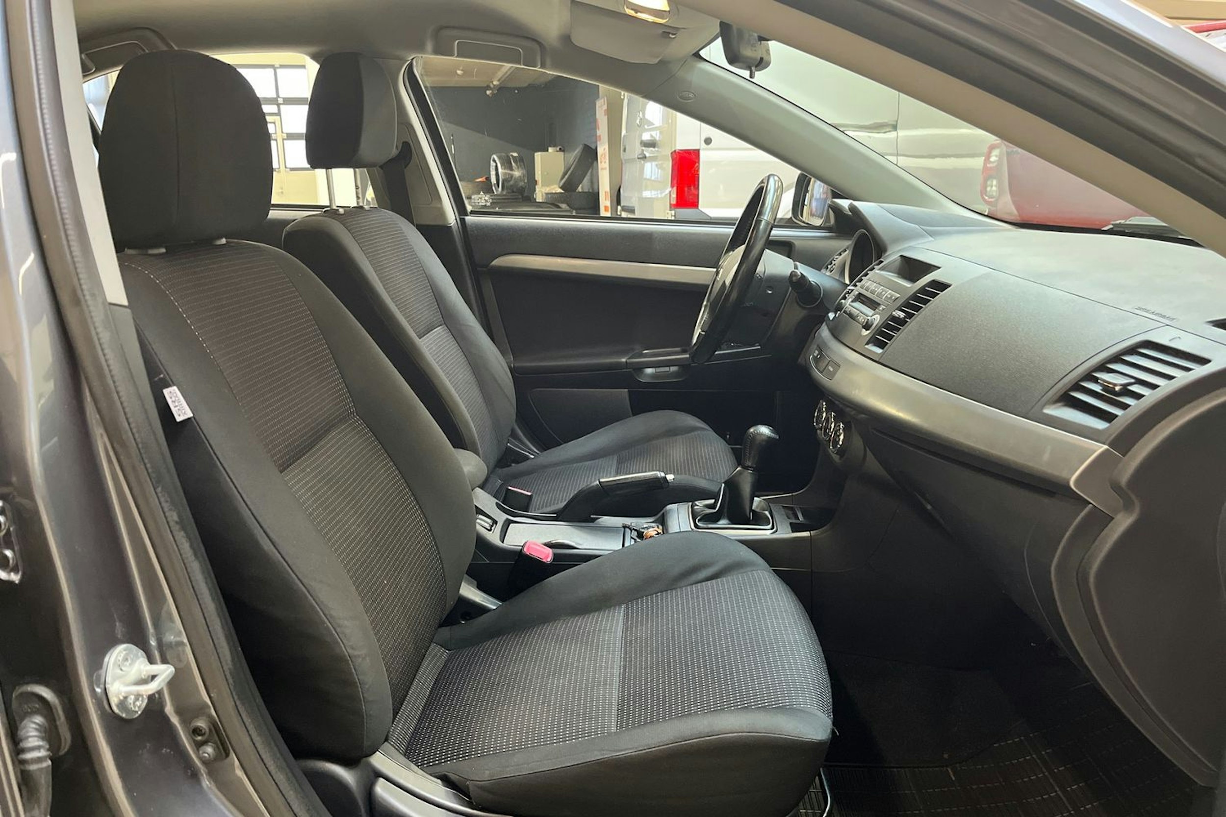 harmaa Mitsubishi Lancer 2011 kuva 11.