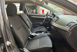 harmaa Mitsubishi Lancer 2011 kuva 11.