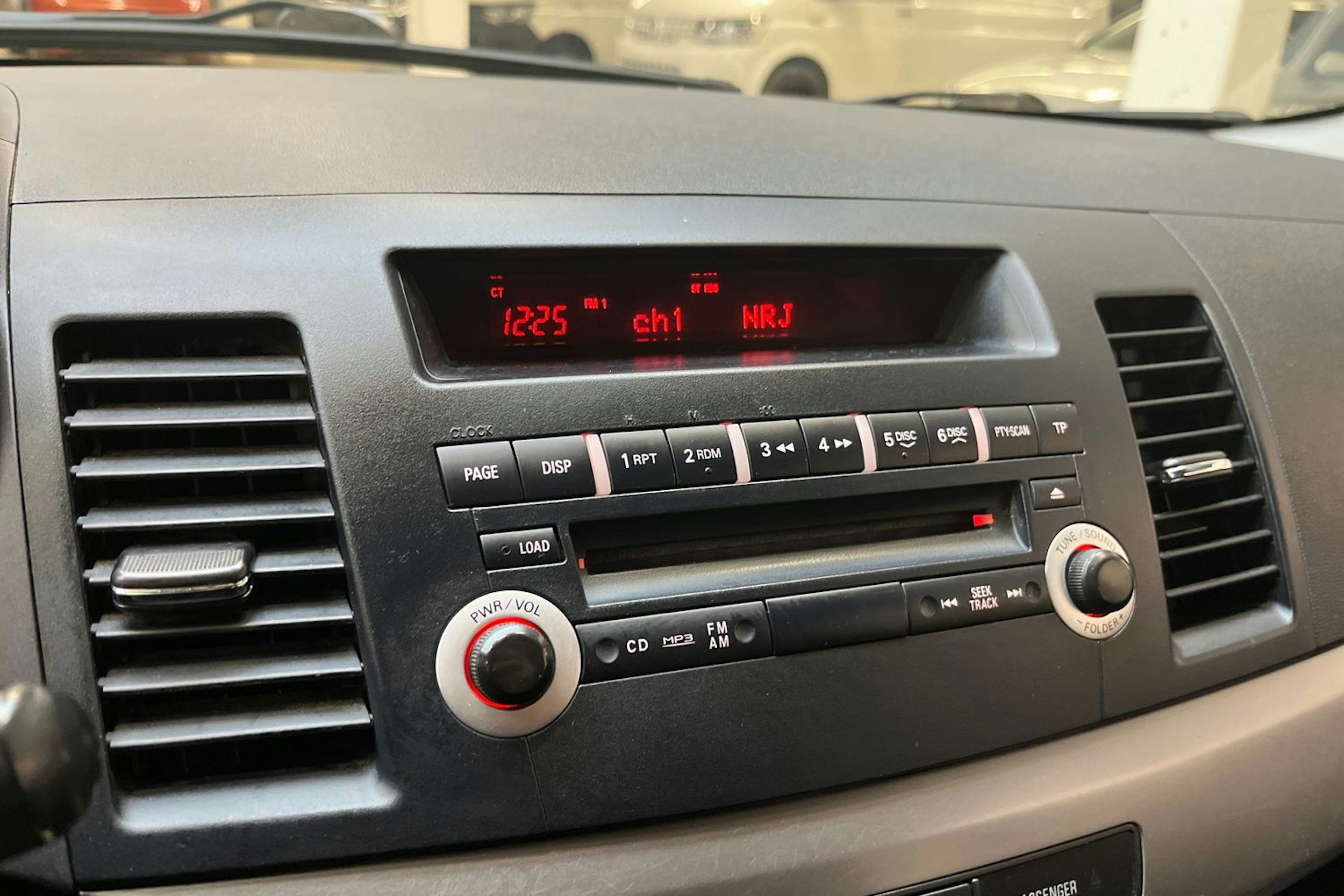 harmaa Mitsubishi Lancer 2011 kuva 13.