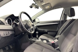harmaa Mitsubishi Lancer 2011 kuva 6.