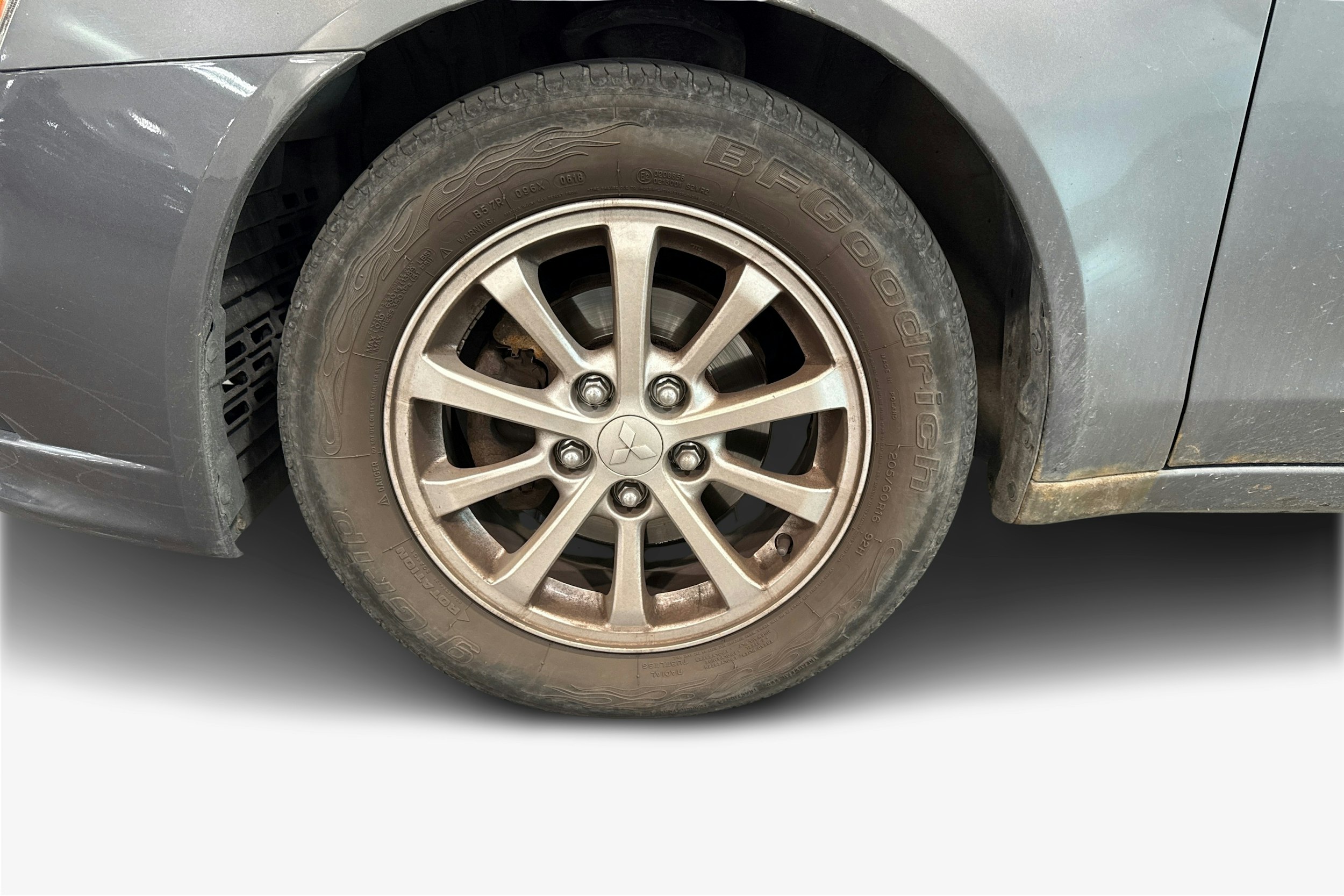 harmaa Mitsubishi Lancer 2011 kuva 9.