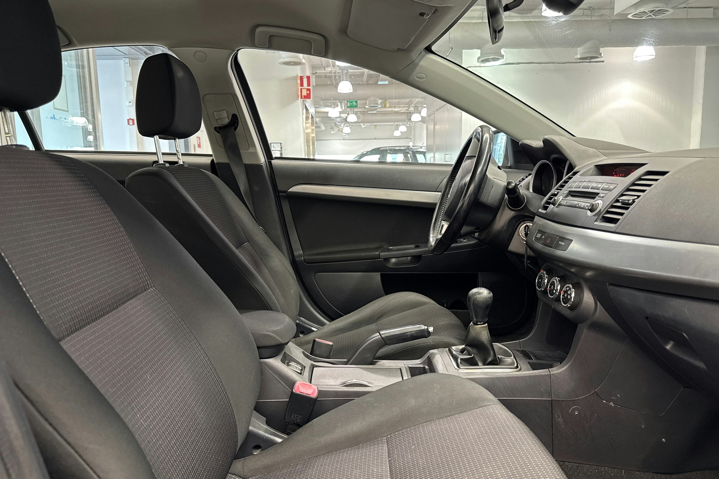 harmaa Mitsubishi Lancer 2011 kuva 13.