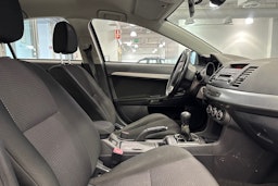 harmaa Mitsubishi Lancer 2011 kuva 13.