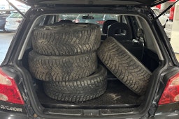 Musta Mitsubishi Outlander 2006 kuva 13.