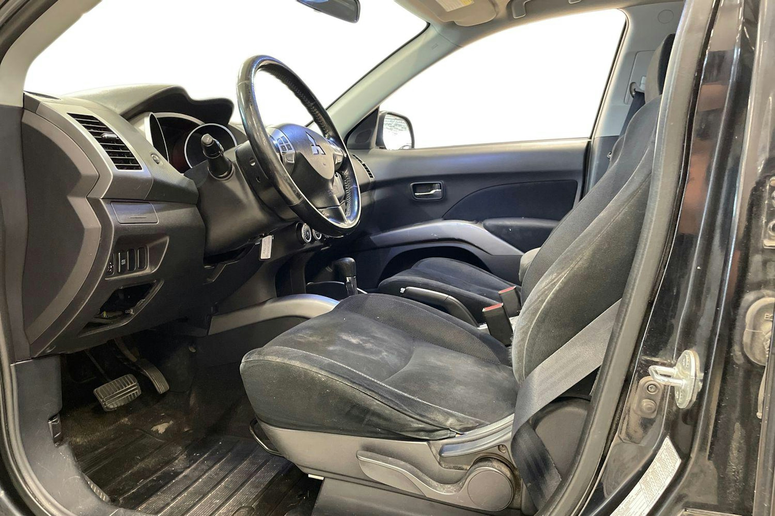 Musta Mitsubishi Outlander 2009 kuva 3.
