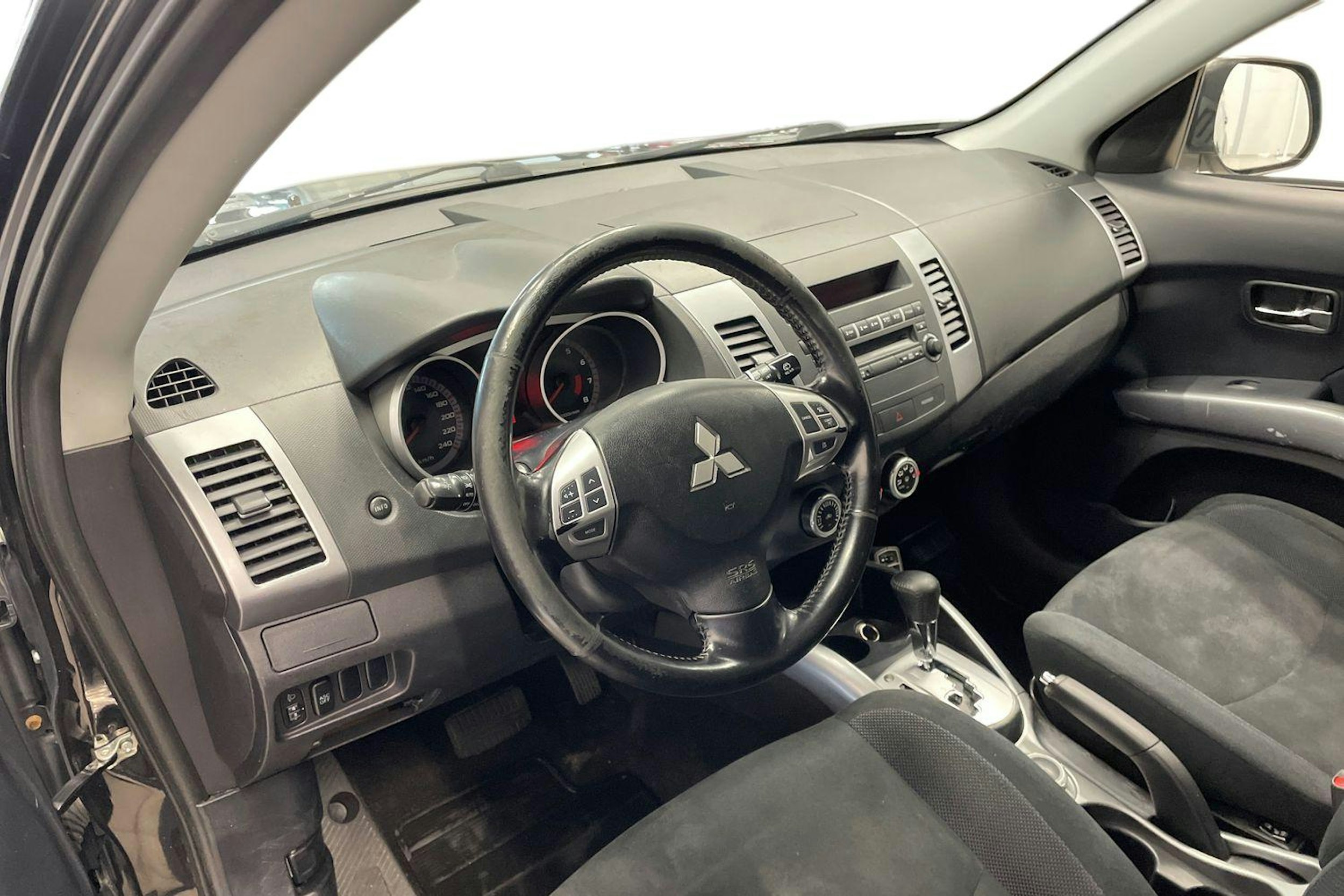 Musta Mitsubishi Outlander 2009 kuva 7.