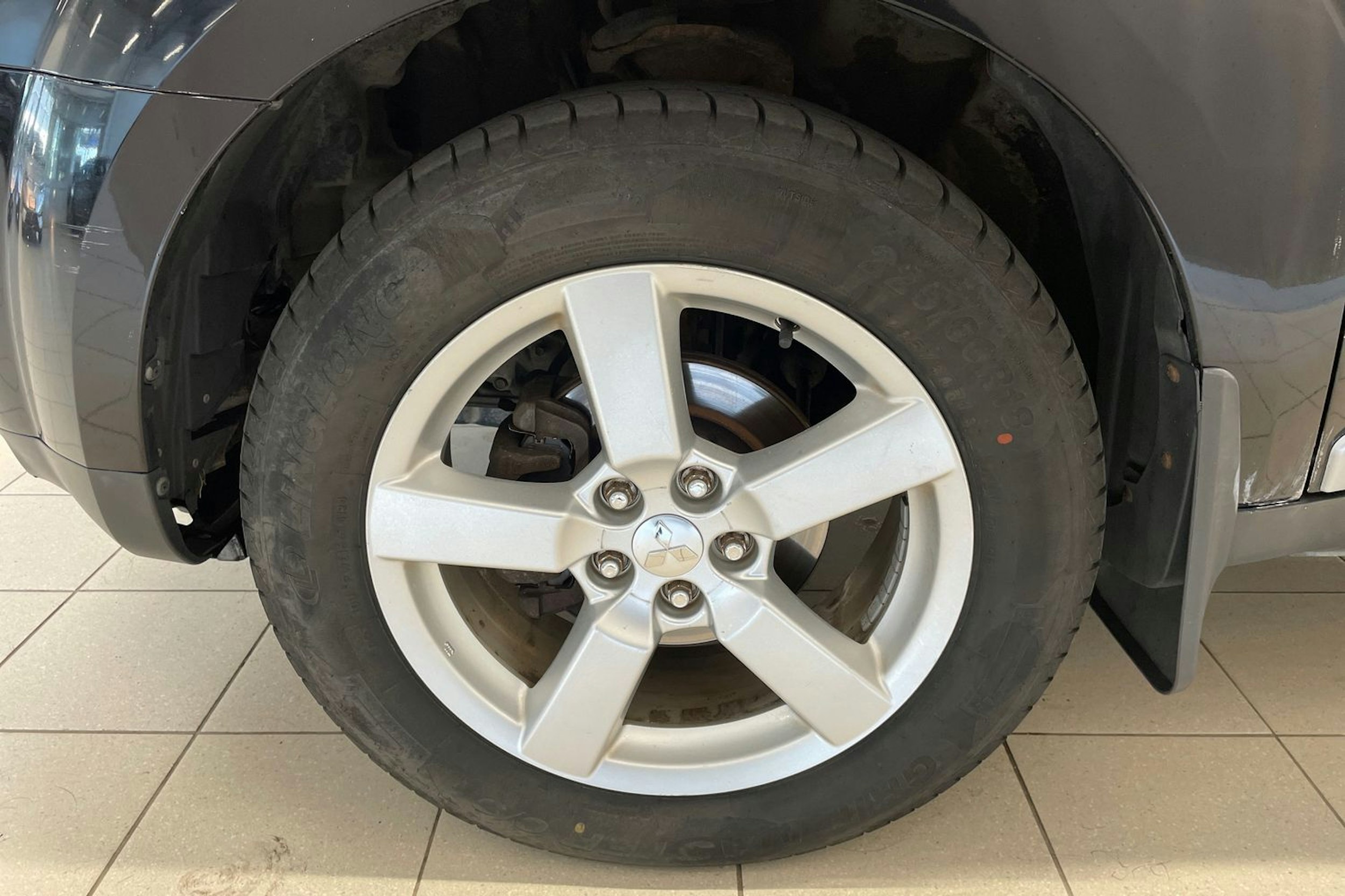 Musta Mitsubishi Outlander 2009 kuva 11.