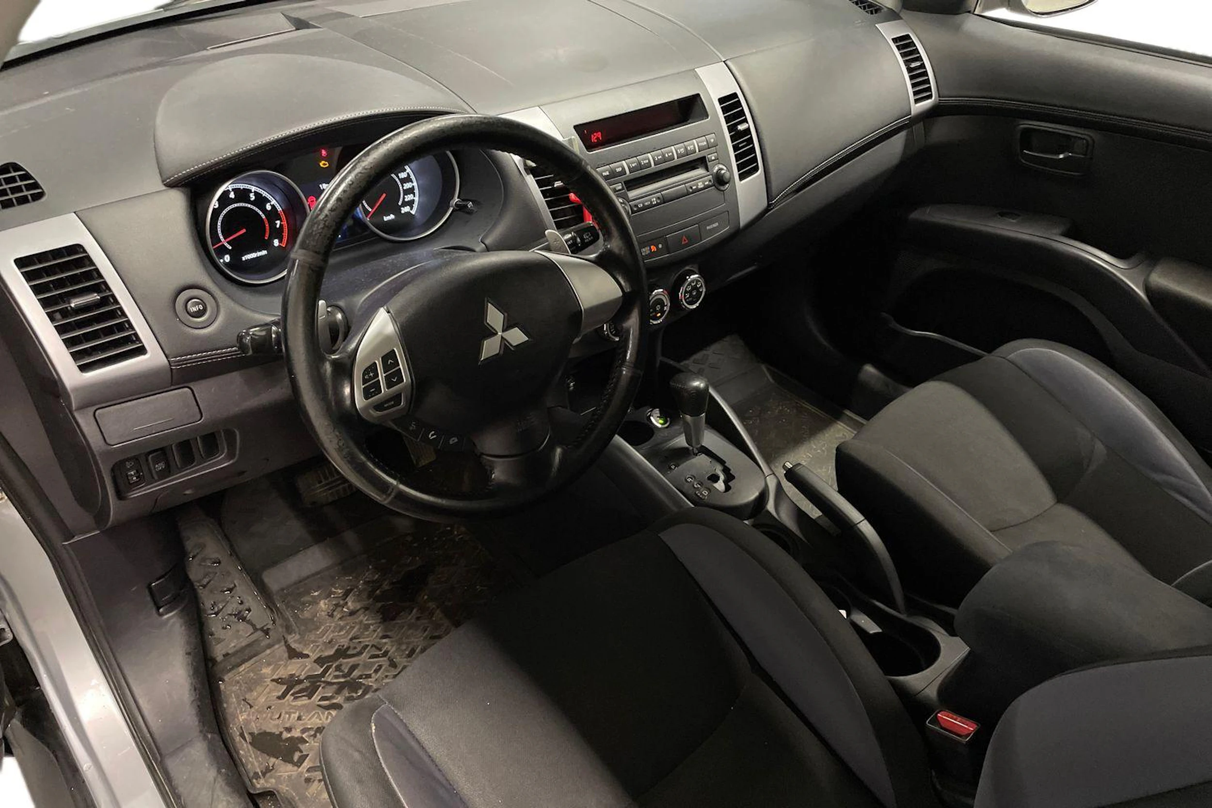 met. harmaa Mitsubishi Outlander 2010 kuva 6.