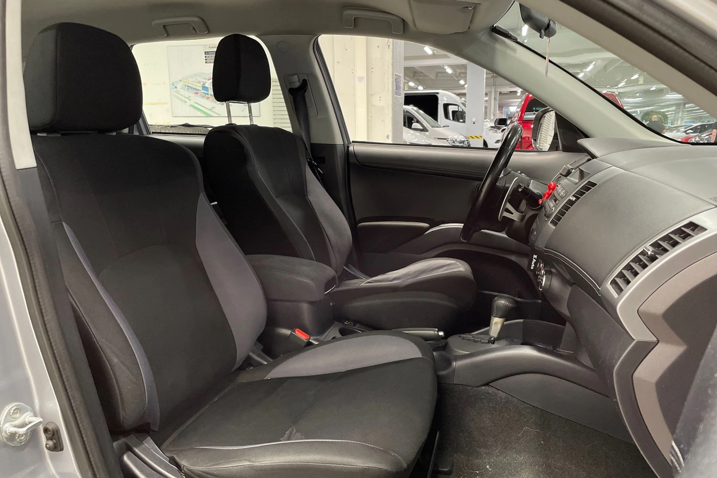 met. harmaa Mitsubishi Outlander 2010 kuva 18.
