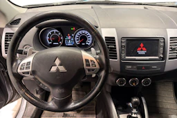 Harmaa Mitsubishi Outlander 2011 kuva 9.