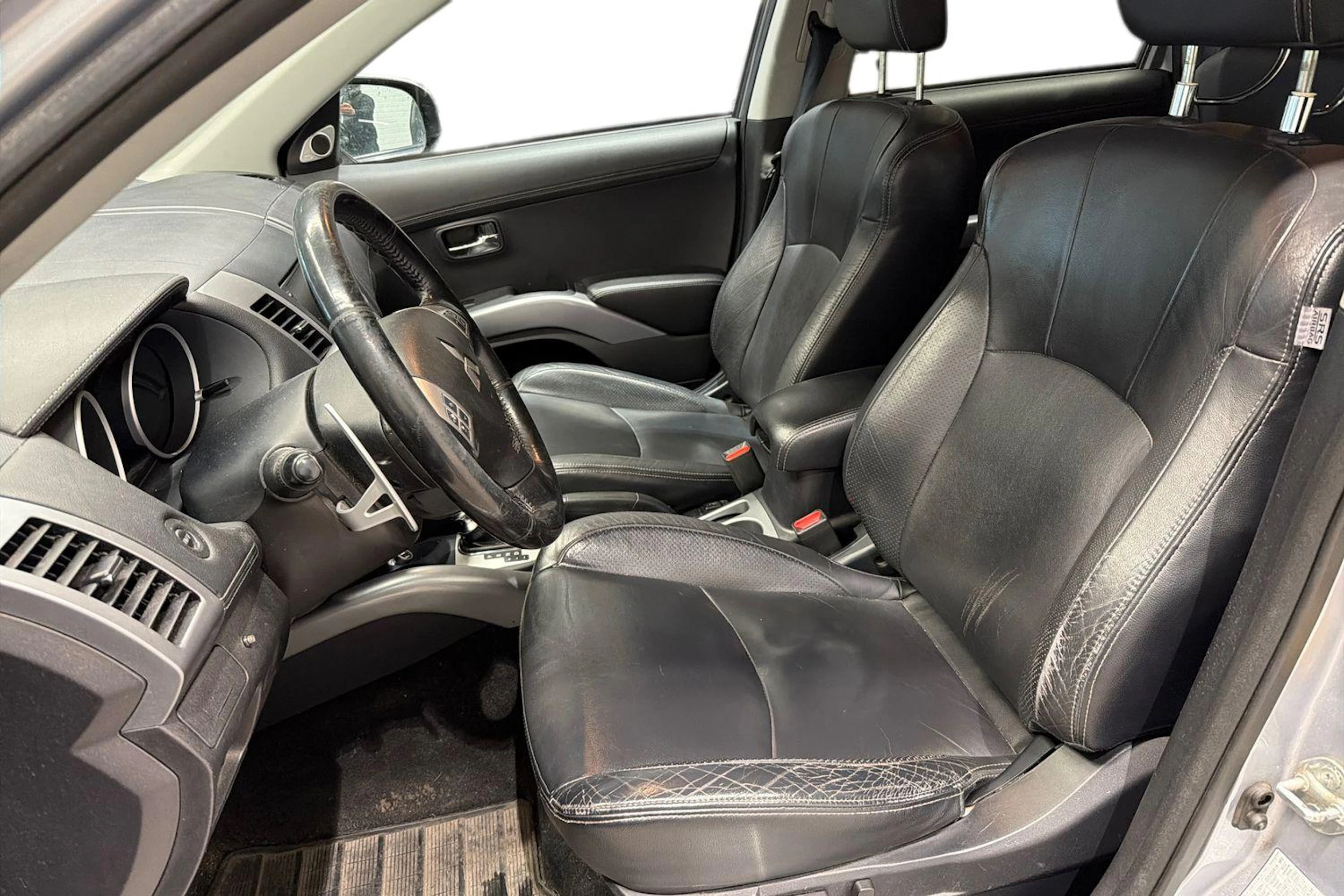 Harmaa Mitsubishi Outlander 2011 kuva 11.