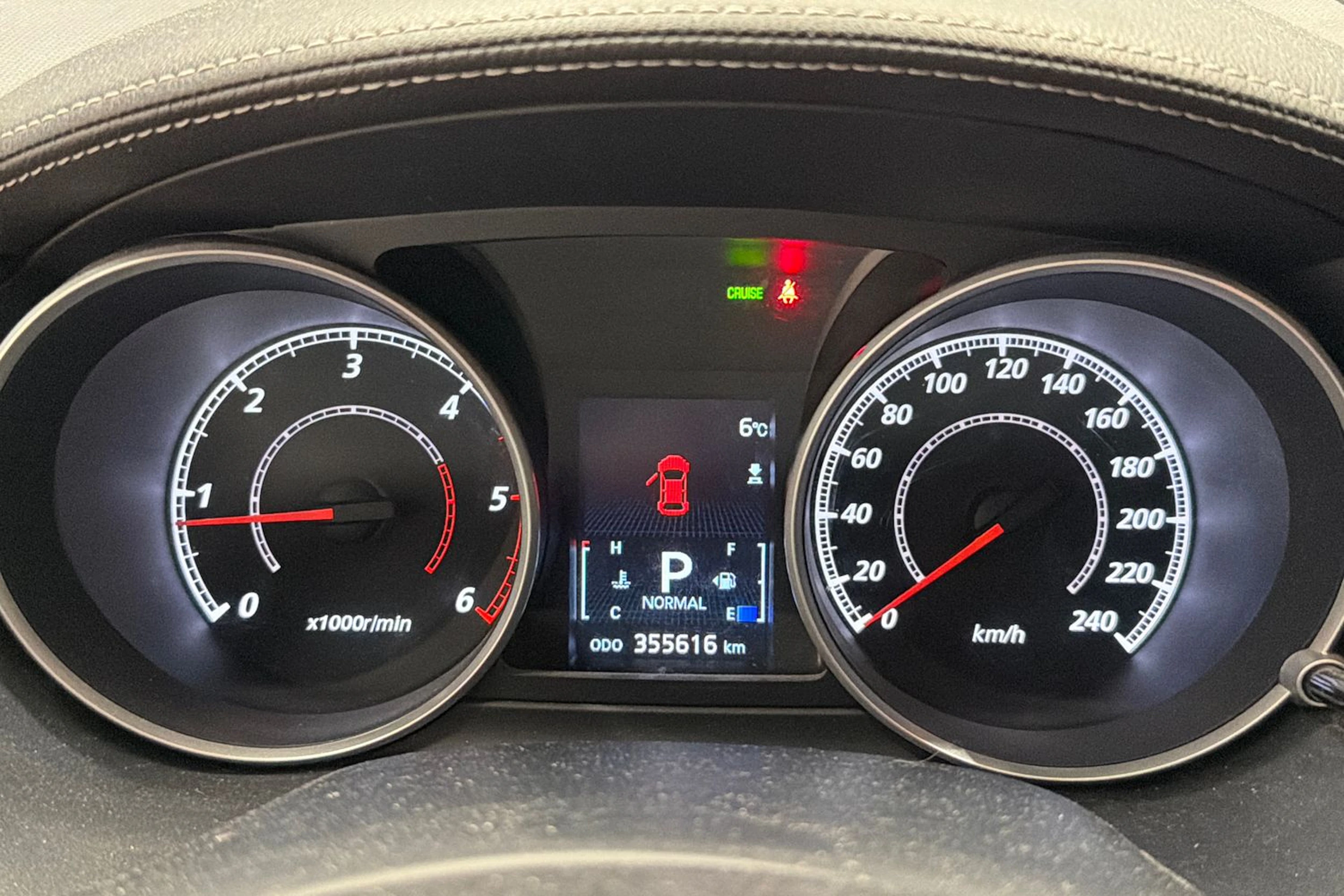 Harmaa Mitsubishi Outlander 2011 kuva 13.