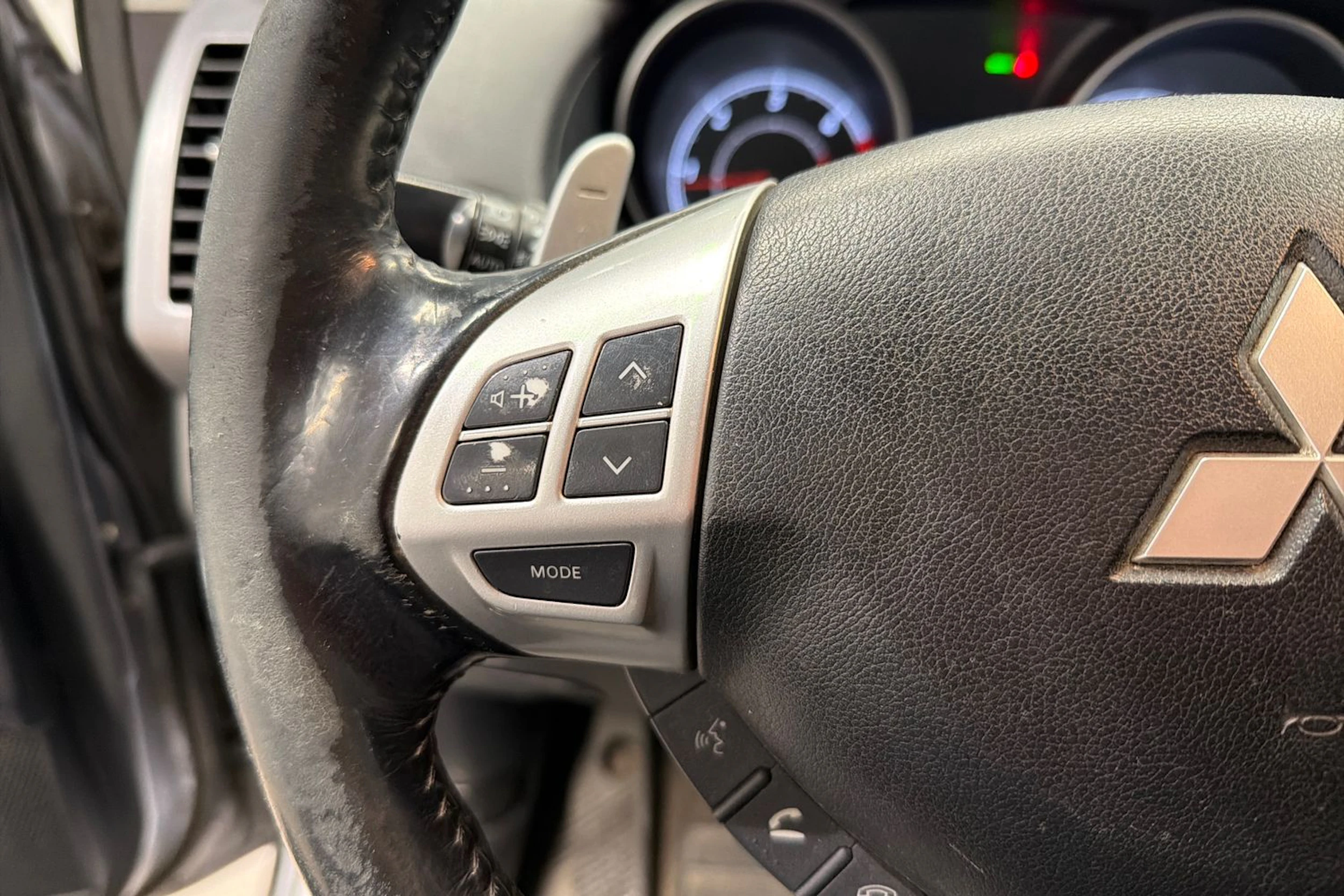 Harmaa Mitsubishi Outlander 2011 kuva 15.