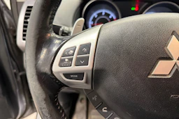 Harmaa Mitsubishi Outlander 2011 kuva 15.