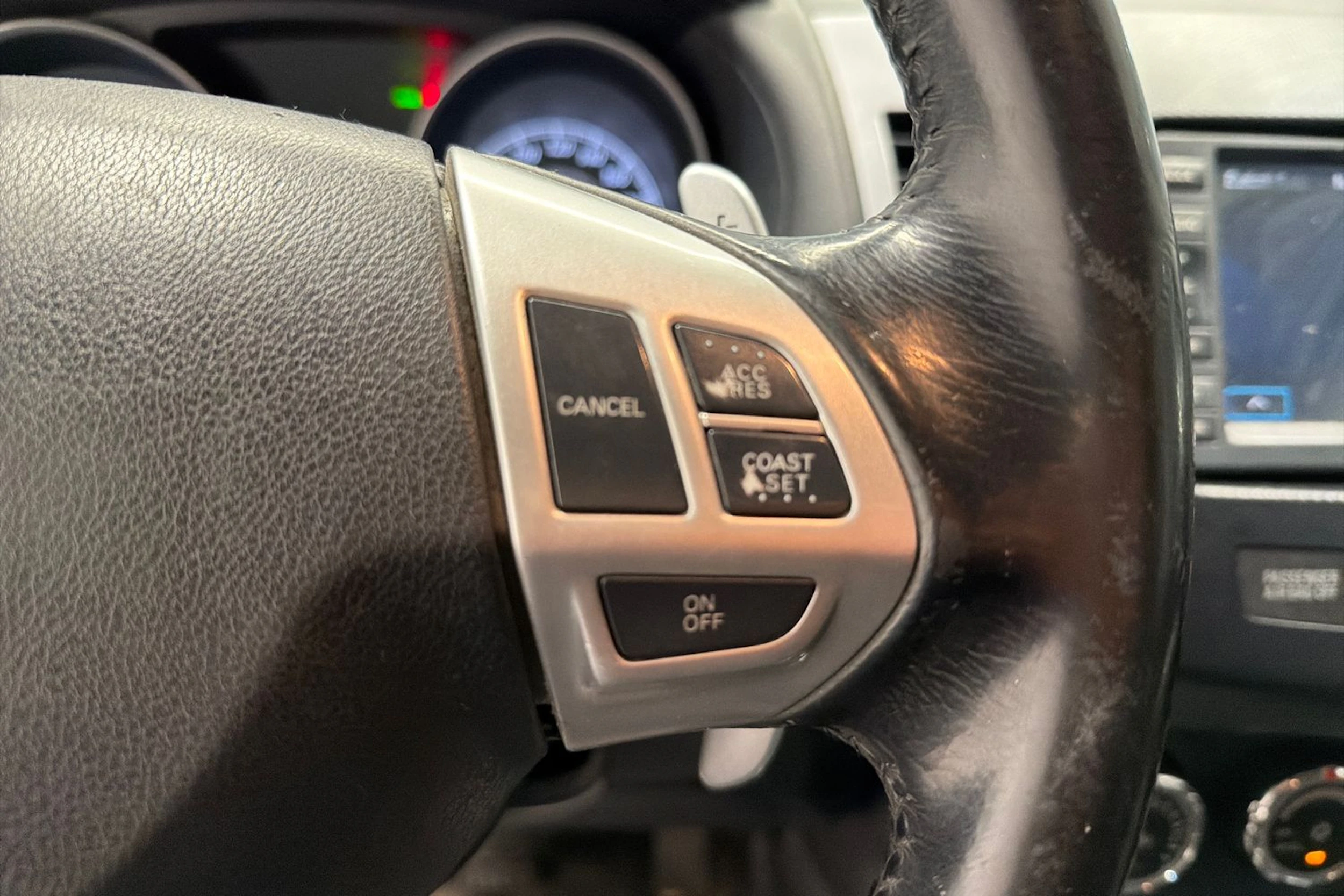 Harmaa Mitsubishi Outlander 2011 kuva 16.