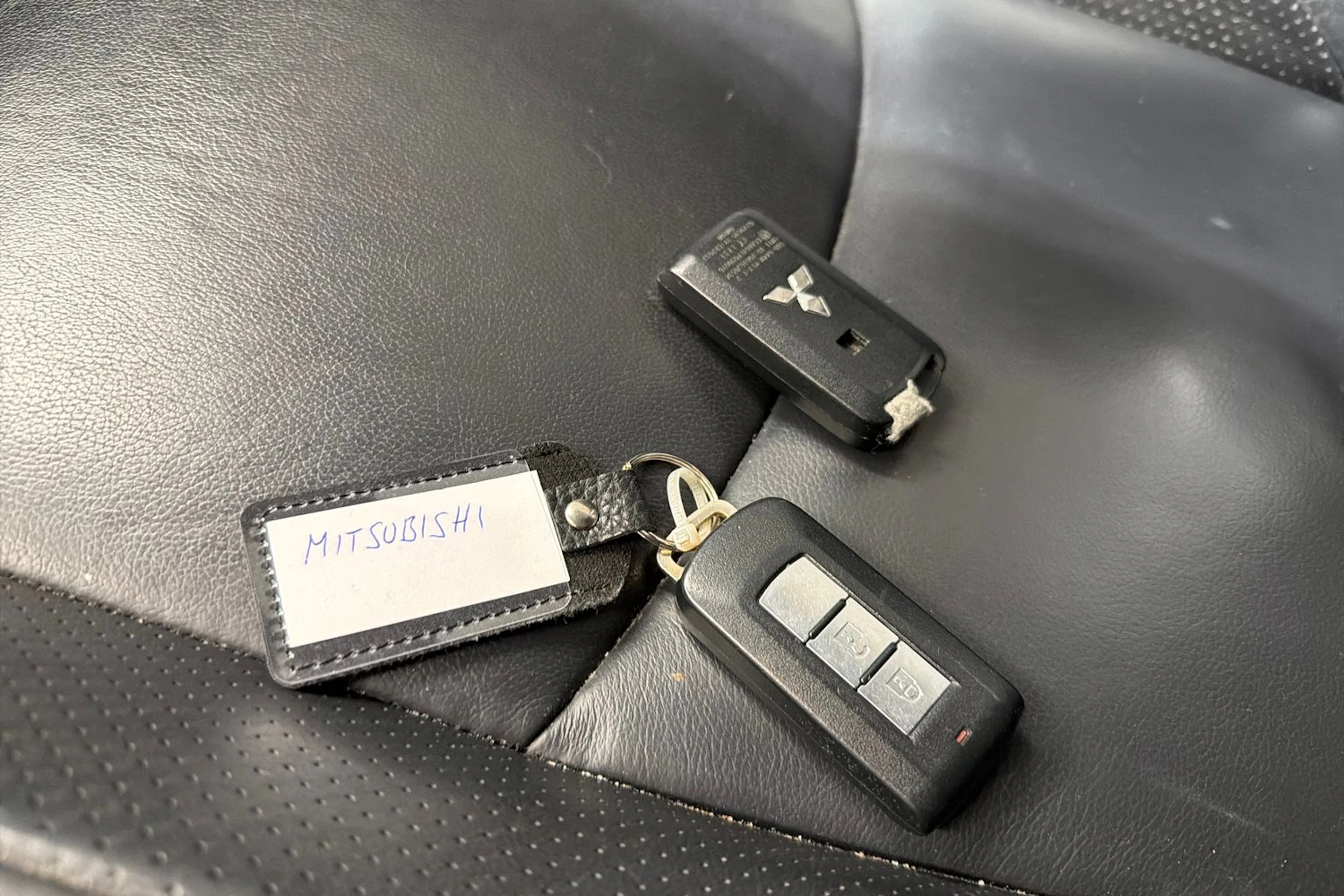 Harmaa Mitsubishi Outlander 2011 kuva 19.